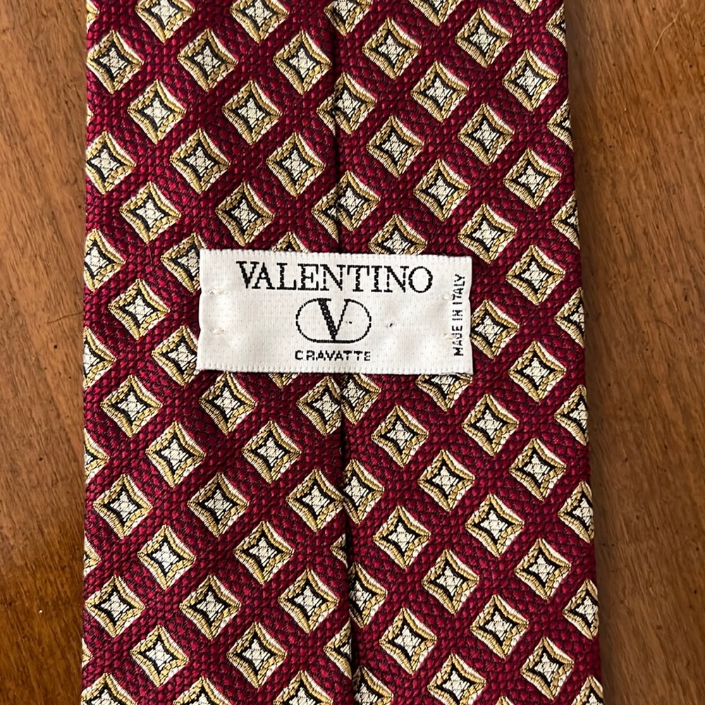 Valentino vintage 100% silk men’s tie.